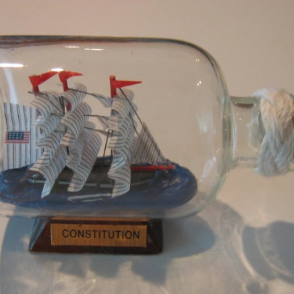 Ship in a Bottle- The USS CONSTITUTION Excellent with Turk's Head Macrame - Picture 3 of 4